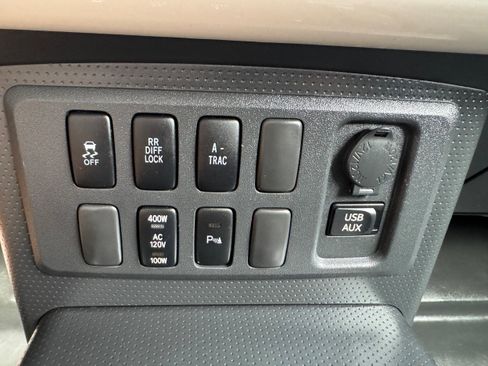 Used 2013 Toyota FJ Cruiser 4WD w/ Upgrade Pkg image 20