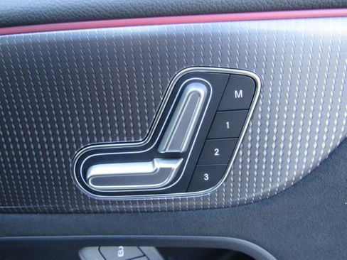 Used 2023 Mercedes-Benz EQB 300 4MATIC image 22