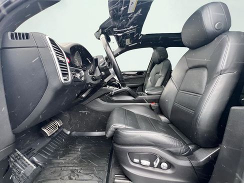 Used 2019 Porsche Cayenne S AWD/4WD image 16