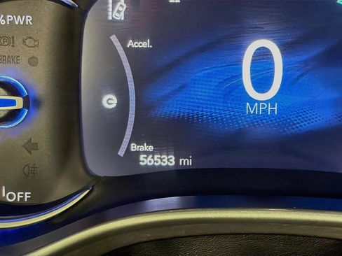 Used 2024 Chrysler Pacifica Limited FWD image 44