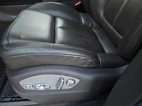 Used 2022 Porsche Macan S w/ Premium Package Plus image 22