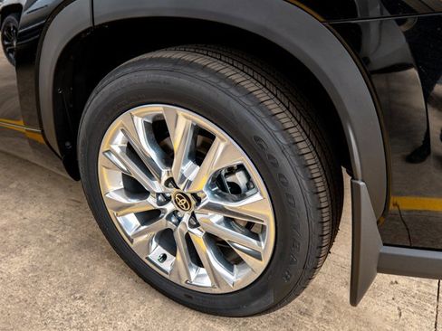 New 2026 Toyota Highlander Limited image 6