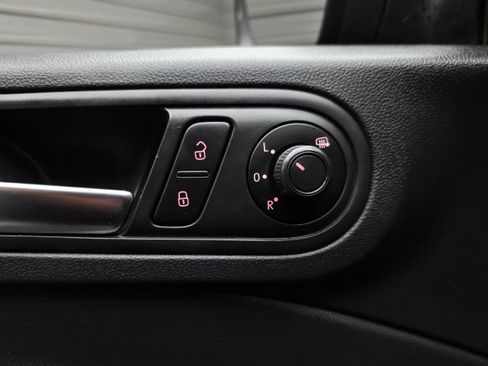 Used 2019 Volkswagen Beetle 2.0T S FWD image 28
