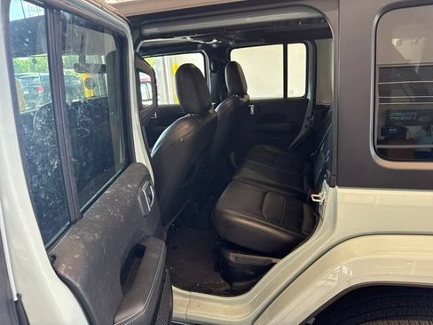 Used 2023 Jeep Wrangler Unlimited Sahara w/ Cold Weather Group AWD/4WD image 6