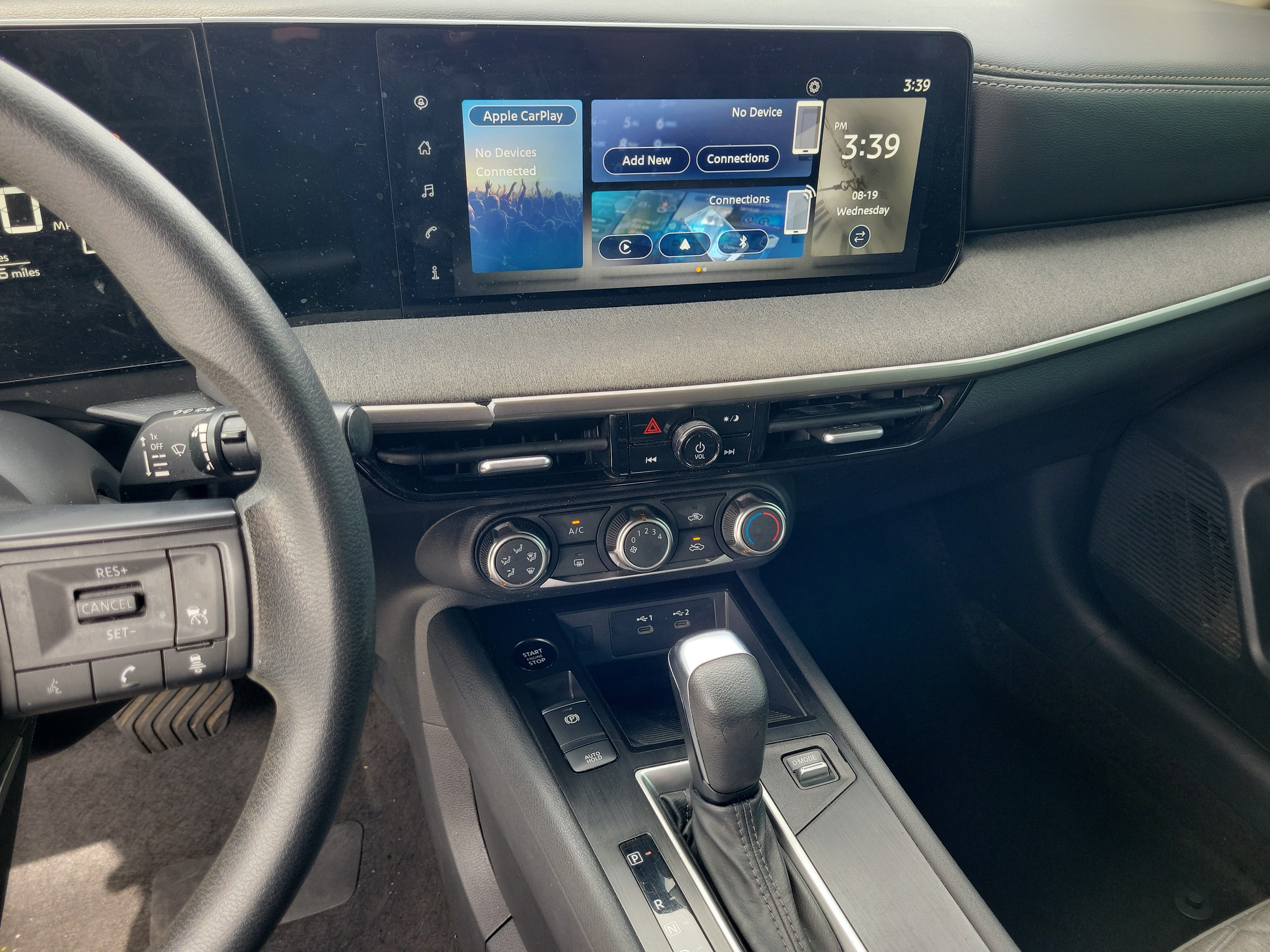 Certified 2025 Nissan Kicks SV w/ Charging Package FWD image 18