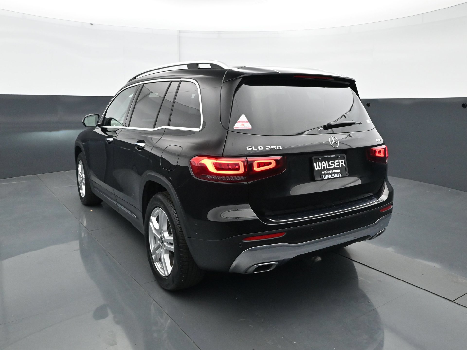Used 2023 Mercedes-Benz GLB 250 4MATIC image 5