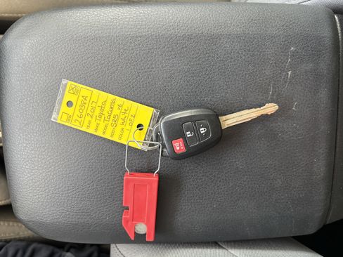 Used 2017 Toyota Tacoma SR5 image 19