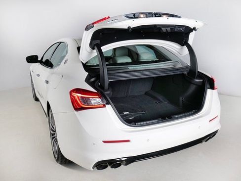 Used 2020 Maserati Ghibli S Q4 AWD/4WD image 34