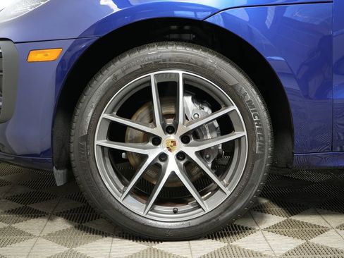 Certified 2024 Porsche Macan AWD/4WD image 13