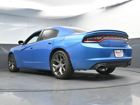 Used 2015 Dodge Charger SXT image 27