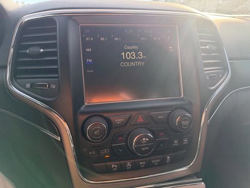 Used 2017 Jeep Grand Cherokee Limited image 16