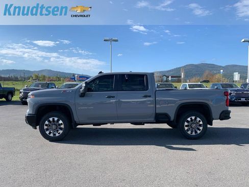 Used 2025 Chevrolet Silverado 2500 Custom w/ Custom Convenience Package AWD/4WD image 4