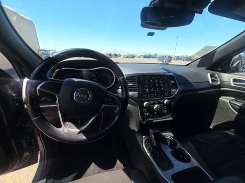 Used 2020 Jeep Grand Cherokee Altitude RWD image 2
