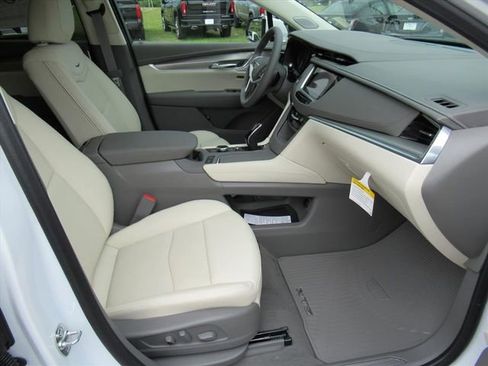 New 2026 Cadillac XT5 Premium Luxury w/ Driver Assist Package FWD image 9