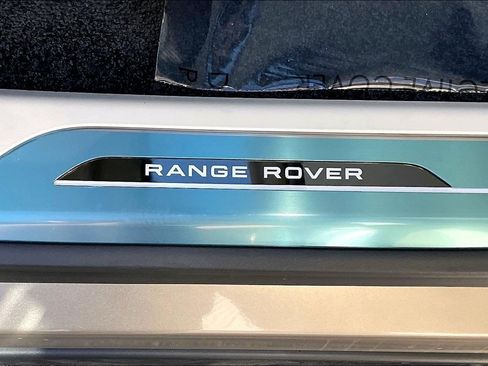 New 2026 Land Rover Range Rover Long Wheelbase SE AWD/4WD image 9