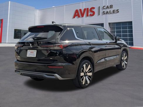 Used 2025 Mitsubishi Outlander SE FWD image 6