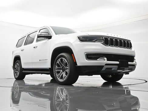 Used 2024 Jeep Wagoneer Series II w/ Flexible Seating Group image 41