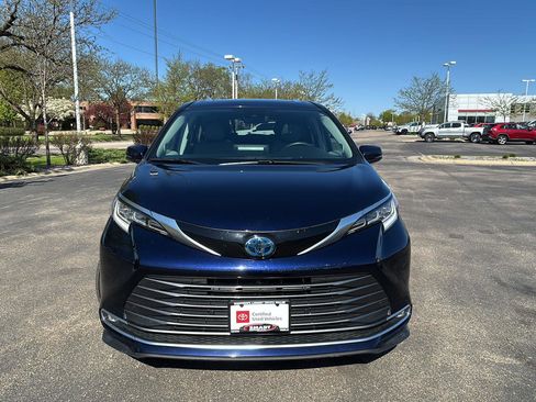 Used 2021 Toyota Sienna Limited AWD/4WD image 6