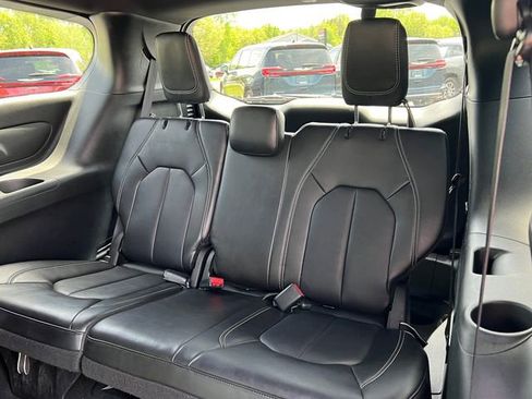 Used 2025 Chrysler Pacifica Select FWD image 6