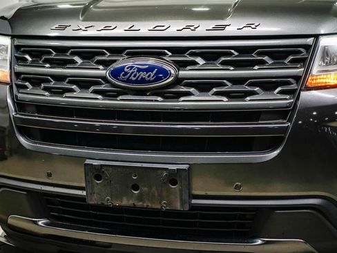 Used 2019 Ford Explorer XLT w/ Equipment Group 202A image 8