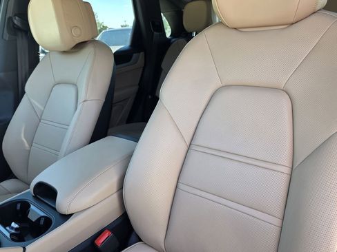 Used 2025 Porsche Cayenne S image 5