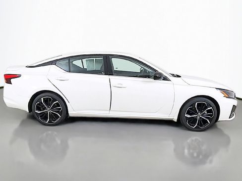 Used 2023 Nissan Altima 2.5 SR w/ SR Premium Package FWD image 16