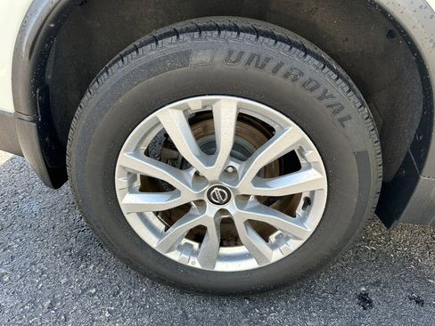 Used 2018 Nissan Rogue SV w/ Premium Package AWD/4WD image 33