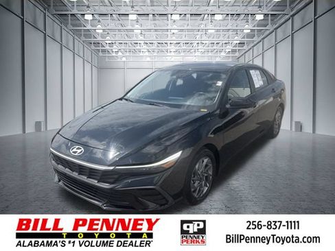 Used 2024 Hyundai Elantra SEL FWD image 1