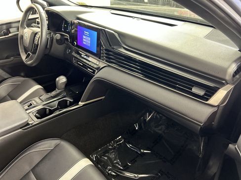 Used 2025 Toyota Camry SE w/ Convenience Package FWD image 27