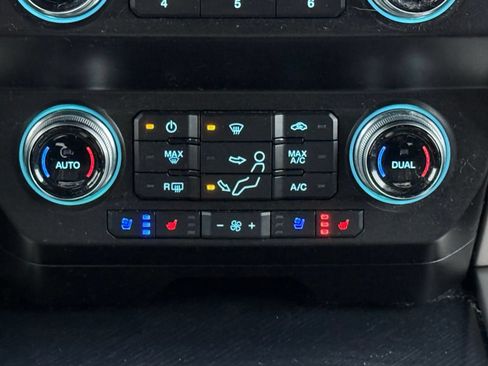 Used 2020 Ford F350 Platinum w/ Tremor Off-Road Package AWD/4WD image 26