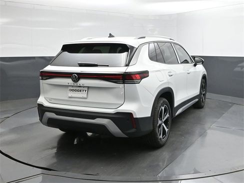 New 2025 Volkswagen Tiguan SE image 11