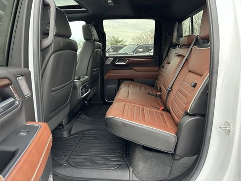 Used 2024 GMC Sierra 3500 Denali Ultimate image 12