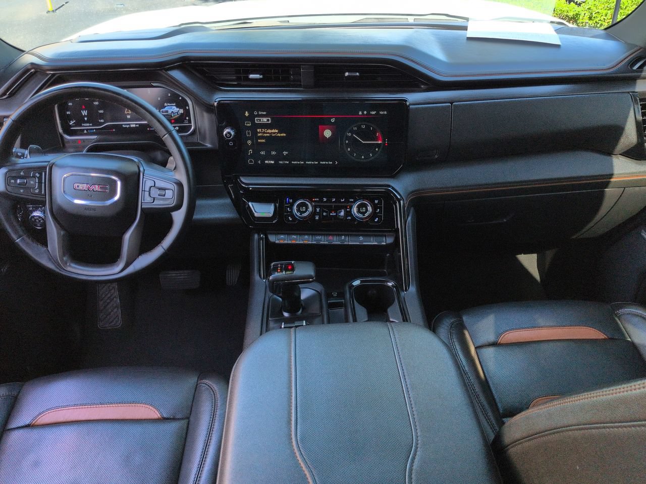 Used 2024 GMC Sierra 1500 AT4 w/ Technology Package AWD/4WD image 15
