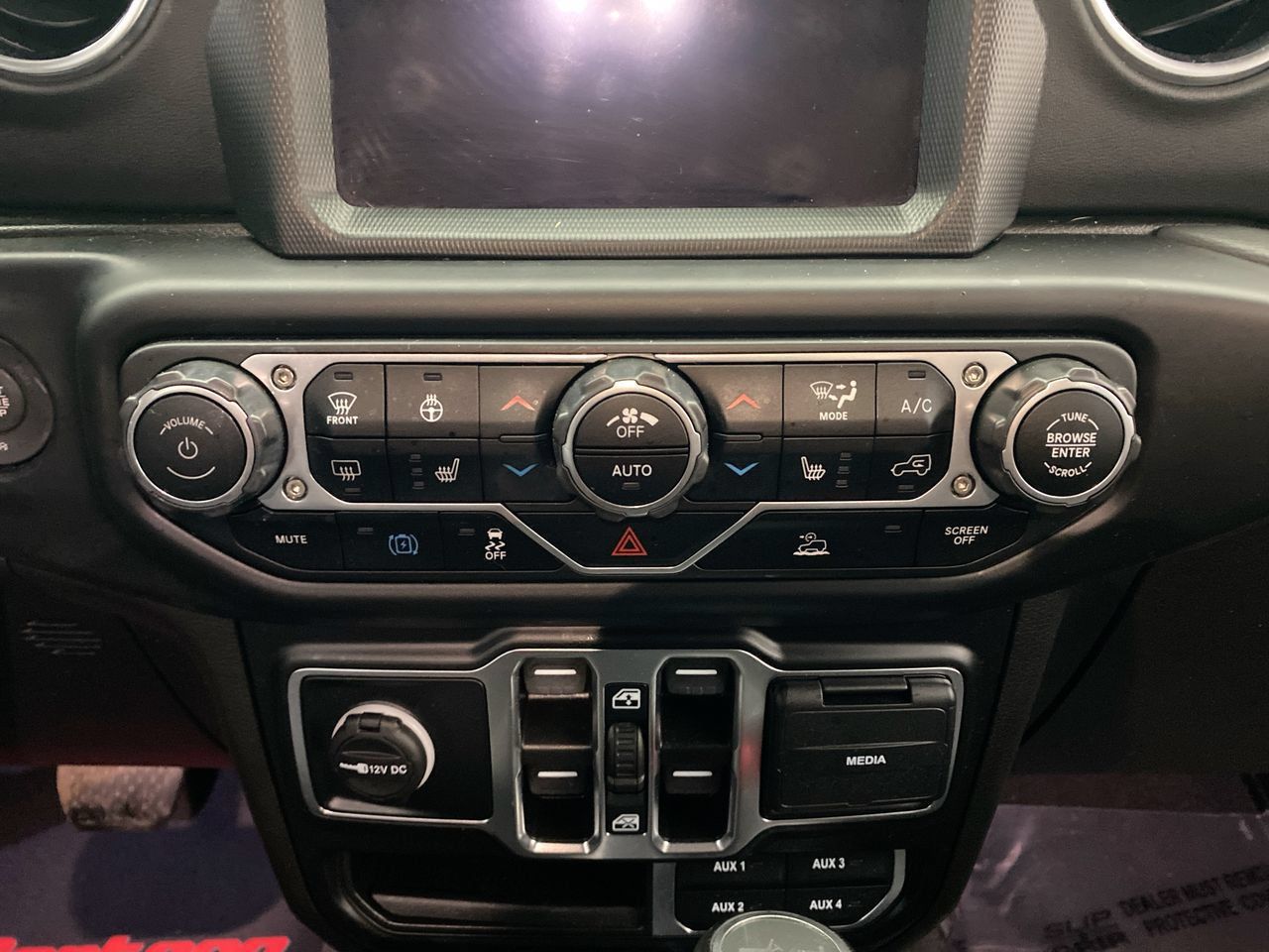 Used 2022 Jeep Wrangler Unlimited Sahara w/ Cold Weather Group AWD/4WD image 23