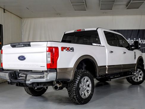 Used 2017 Ford F250 Lariat w/ Chrome Package image 8