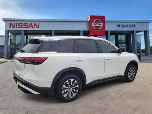 Used 2023 INFINITI QX60 Pure FWD image 2