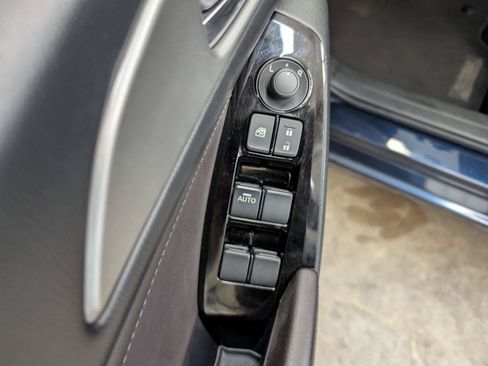 Used 2018 MAZDA MAZDA3 Touring FWD image 19