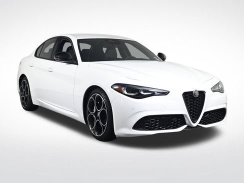 Used 2025 Alfa Romeo Giulia w/ Driving Assist Package RWD image 7