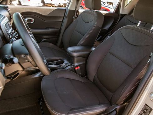 Used 2016 Kia Soul Base w/ Convenience Package image 12