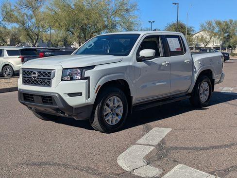 Used 2023 Nissan Frontier SV image 6