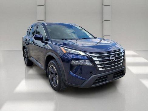 Used 2025 Nissan Rogue SV w/ SV Premium Package FWD image 3