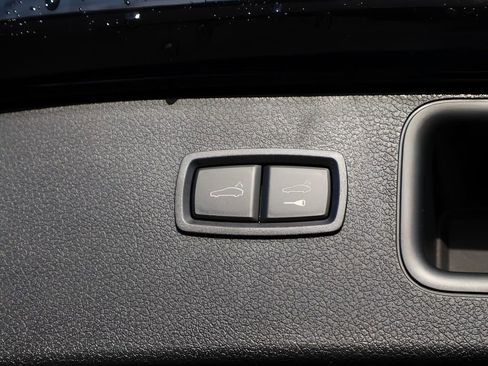 Certified 2026 Porsche Macan image 18