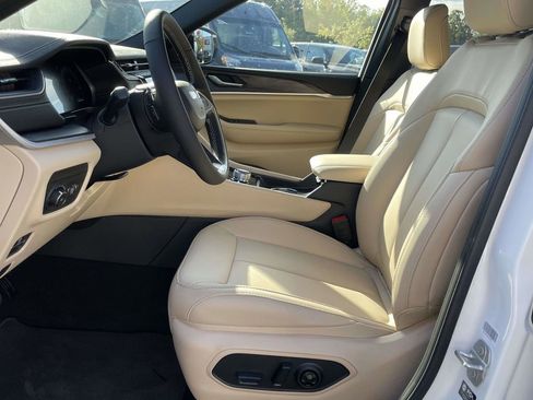 New 2025 Jeep Grand Cherokee L Limited w/ Black Appearance Package image 23