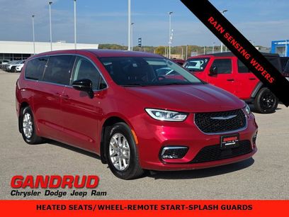 Used 2024 Chrysler Pacifica Touring-L