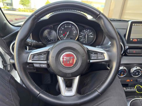 Used 2018 FIAT 124 Spider Lusso w/ Convenience Group image 39