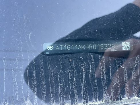 Used 2024 Toyota Camry SE image 11