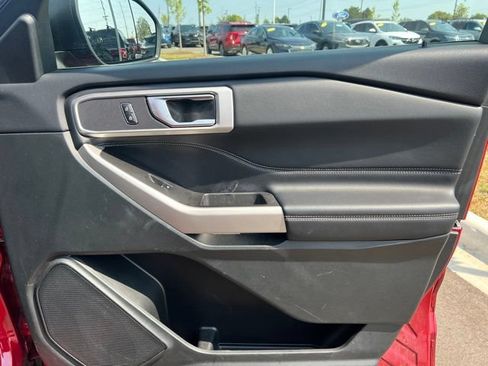 Used 2024 Ford Explorer XLT w/ Equipment Group 202A AWD/4WD image 10