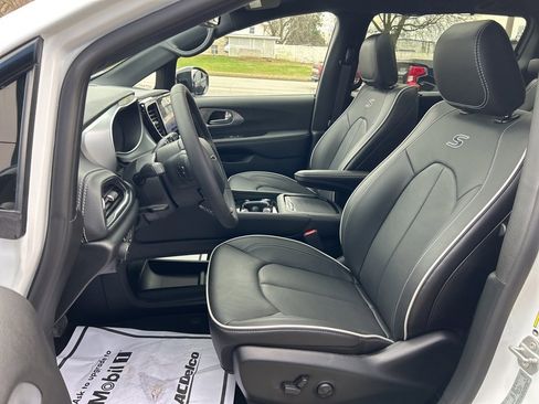 New 2026 Chrysler Pacifica Limited w/ S Appearance Package image 31