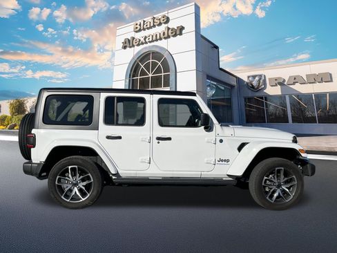 Used 2024 Jeep Wrangler Sport S w/ Convenience Group AWD/4WD image 2
