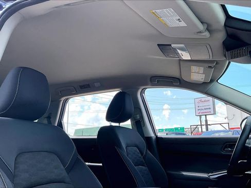 Used 2025 Nissan Pathfinder SV image 13